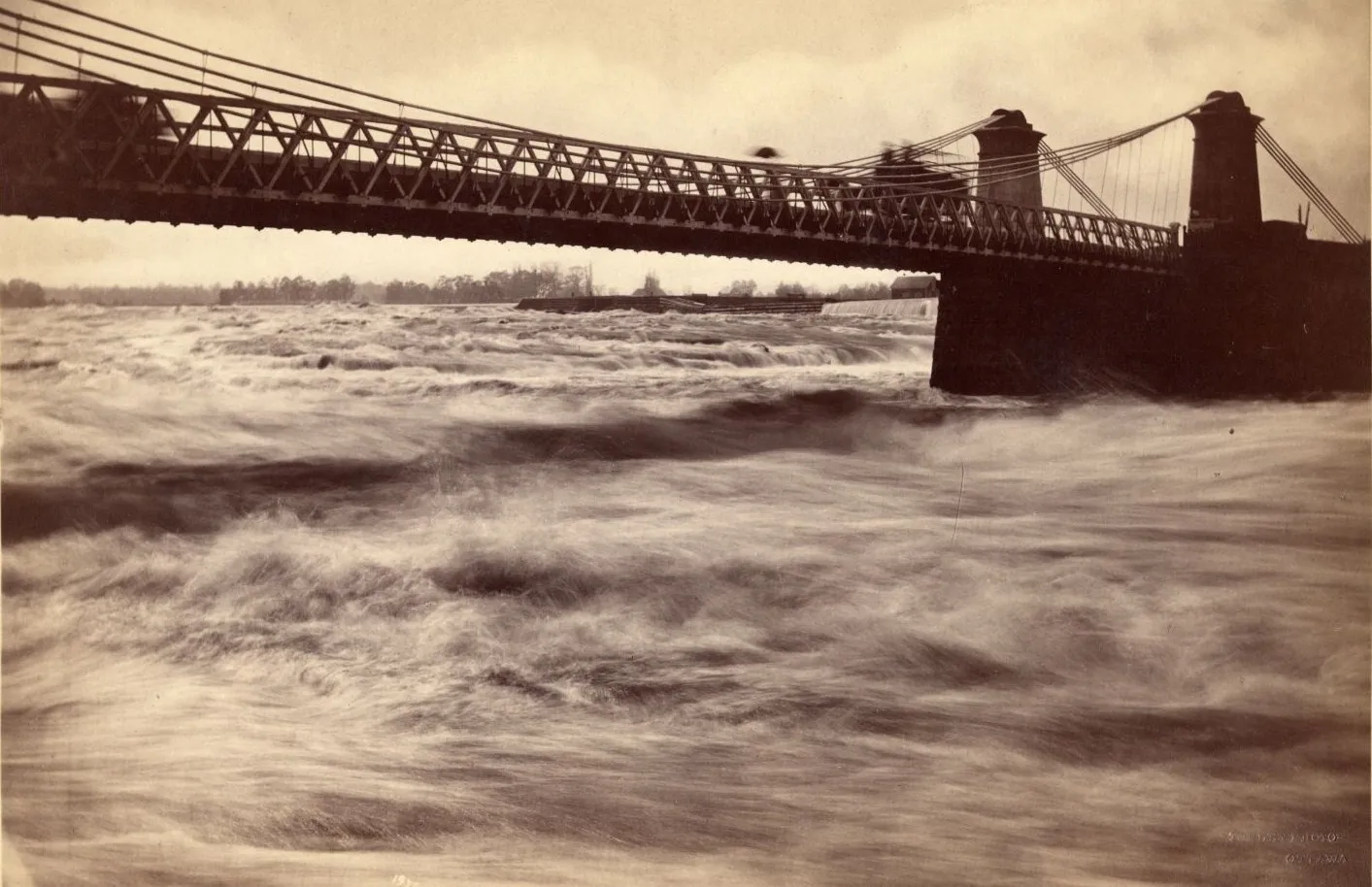 Le pont Union où Montferrand aurait combattu plus de 100 Irlandais. Photo W. J. Topley.