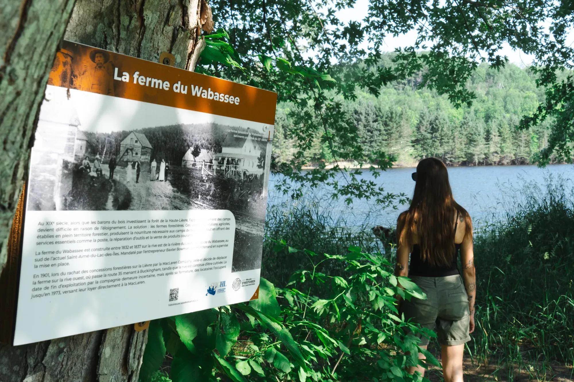 Le panneau de la ferme du Wabassee, au bord du lac